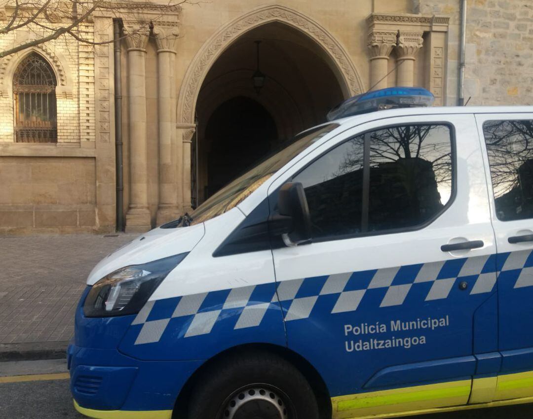 Vehículo de la Policía Municipal de Pamplona