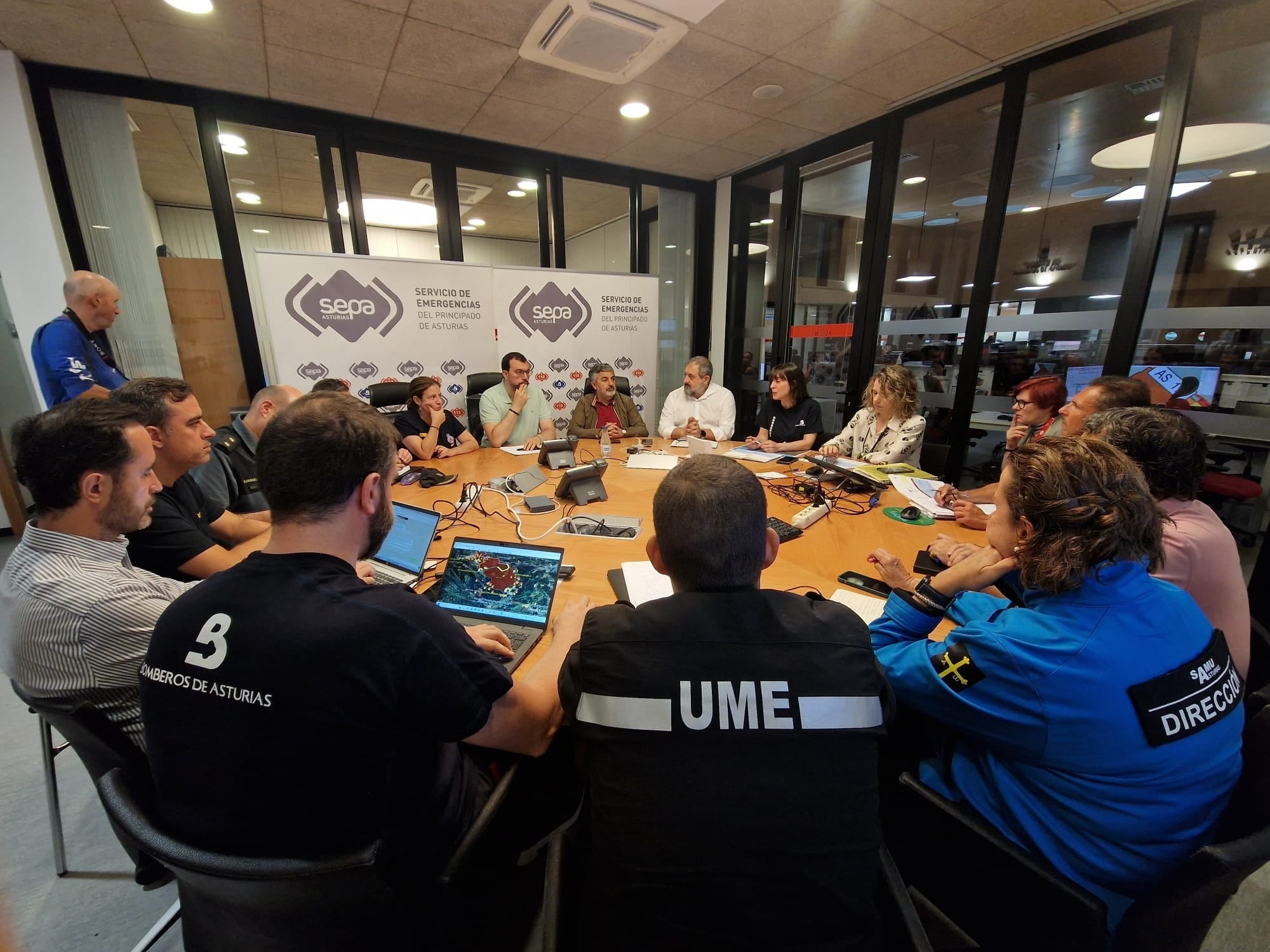Una imagen de la reunión del CECOPI celebrada esta mañana en al sede del 112 en la Morgal.