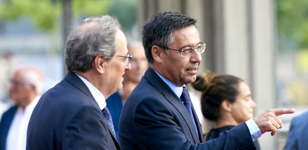 Josep María Bartomeu junto a Quim Torra durante un acto oficial