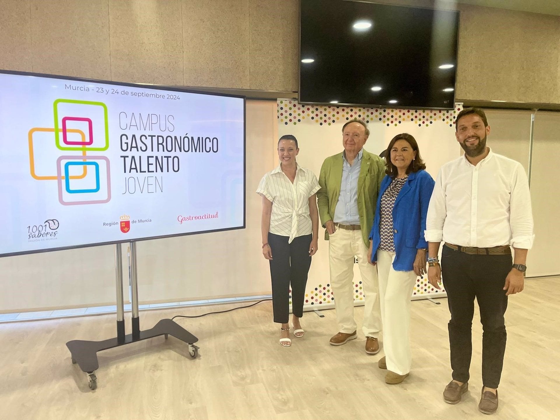 23/07/2024 Presentación del I Campus Gastronómico Talento Joven.

La Región de Murcia va a acoger el I Campus Gastronómico Talento Joven, un proyecto pionero en España que será punto de encuentro entre los mejores alumnos de hostelería del país y algunas de las figuras más importantes del panorama gastronómico nacional, como Ferran Adrià, Abel Valverde, Dabiz Muñoz, Toni Massanes, José Carlos Capel y Javier Galindo.

SOCIEDAD ESPAÑA EUROPA MURCIA
CARM
