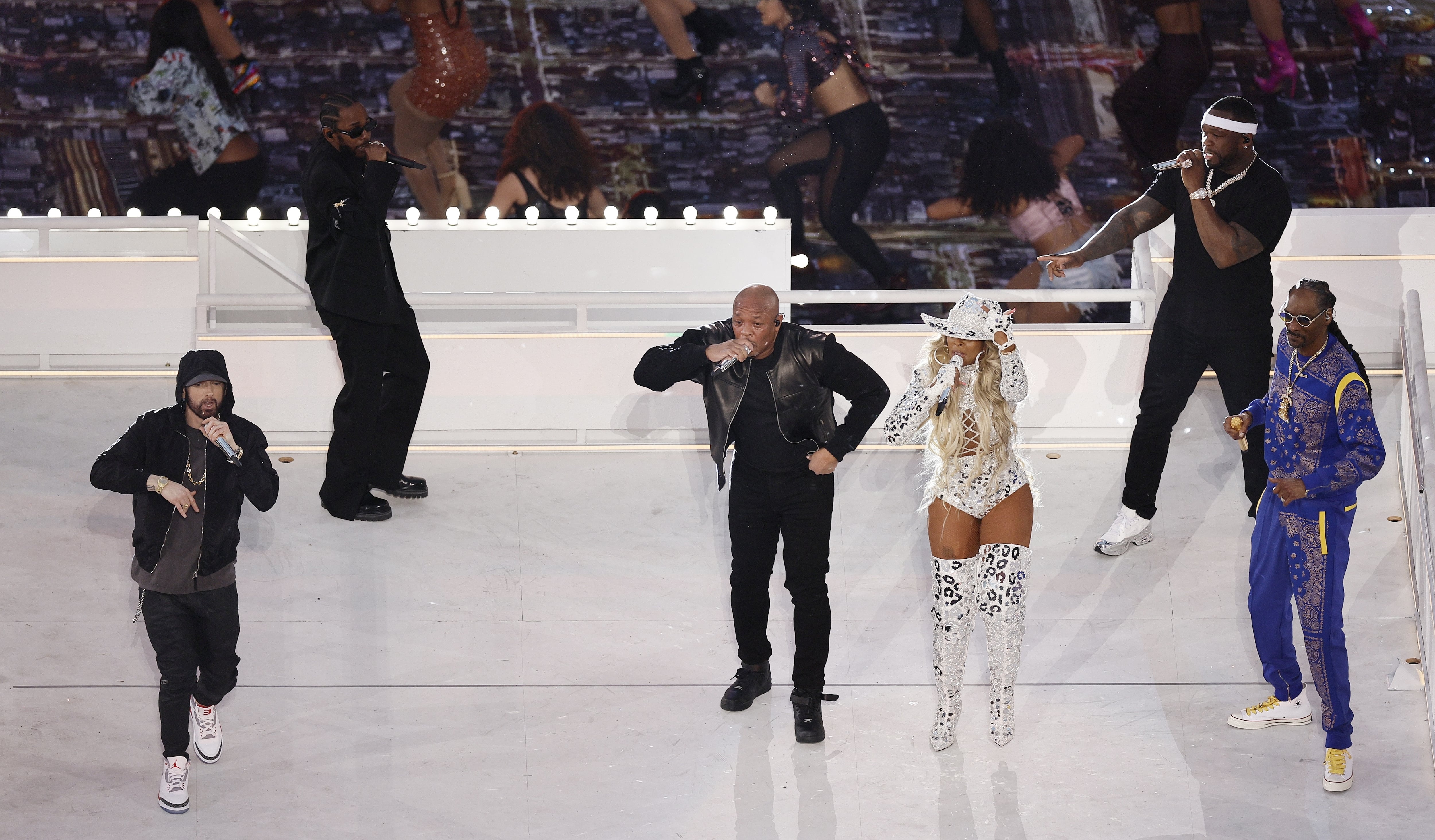 Eminem, Kendrick Lamar, Dr. Dre, Mary J. Blige, 50 Cent and Snoop Dogg, durante el descanso de la Super Bowl.