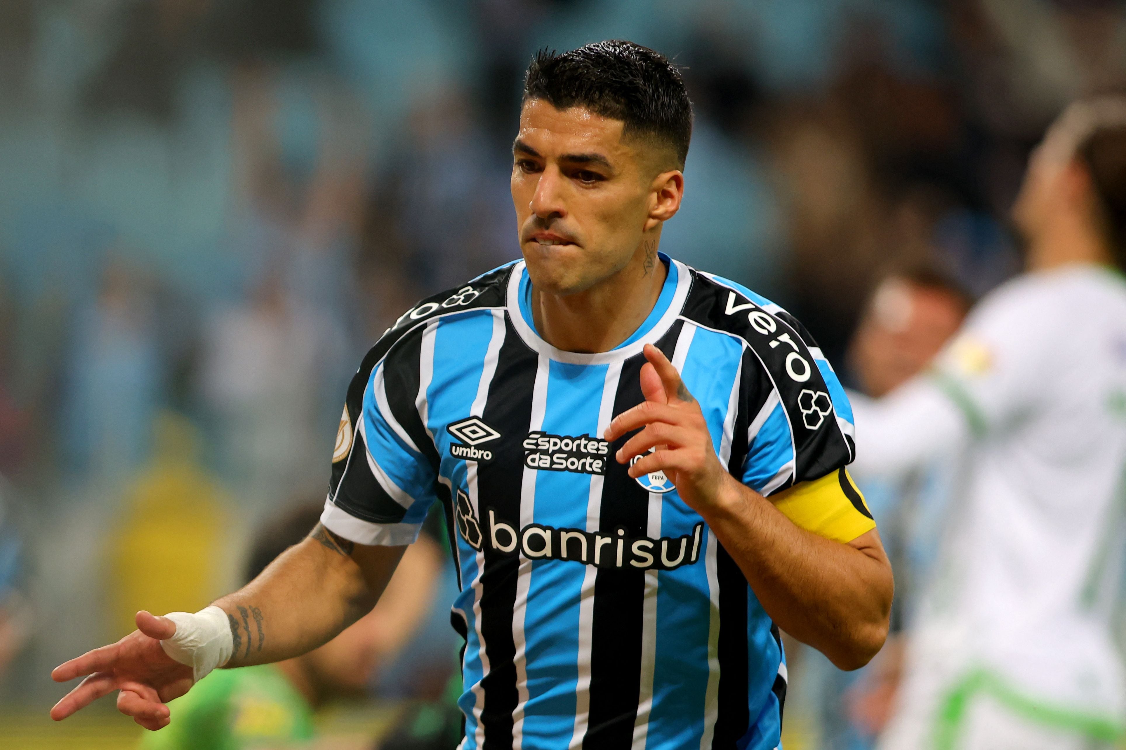 Luis Suárez, durante un partido con Gremio en la liga brasileña. (Photo by SILVIO AVILA / AFP) (Photo by SILVIO AVILA/AFP via Getty Images)