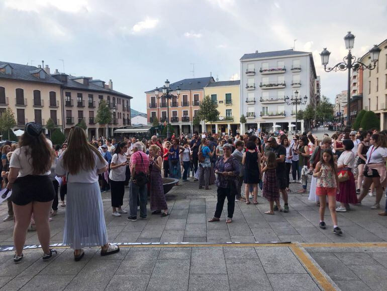 Imagen de la concentración en la plaza del Ayuntamiento