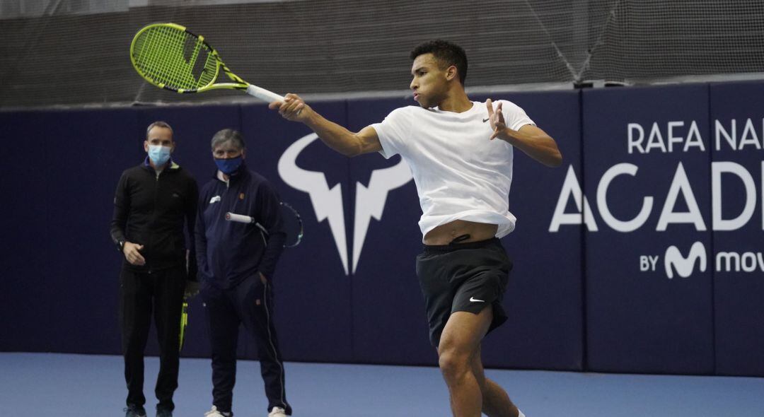 Felix Auger-Aliassime entrena en la Rafa Nadal Academy.
