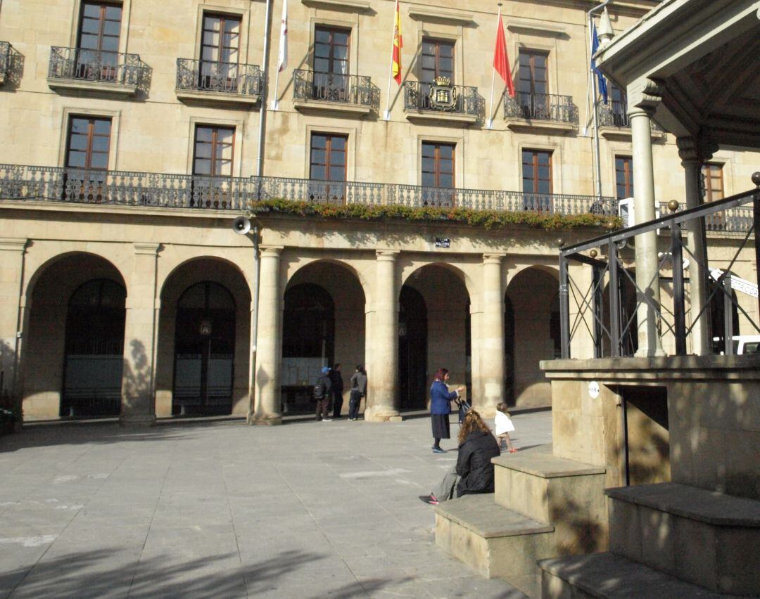 La plaza de Navarra ha sido el escenario del enfrentamiento entre jovenes y el individuo detenido