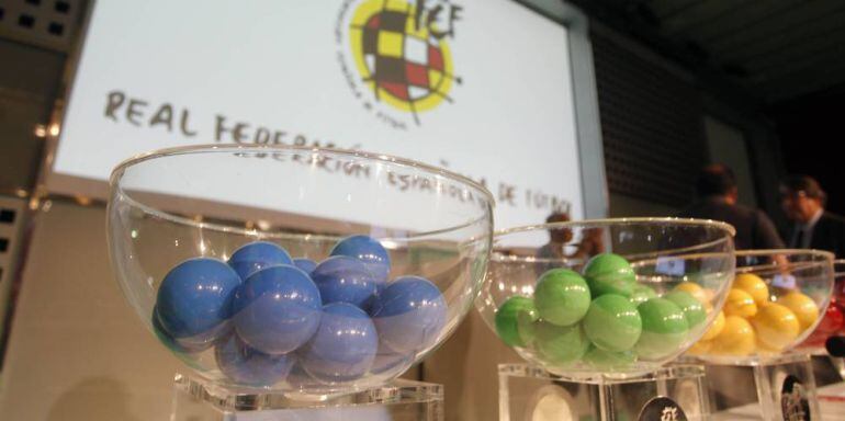 Imagen de las bolas de un sorteo en la Real Federación Española de Fútbol