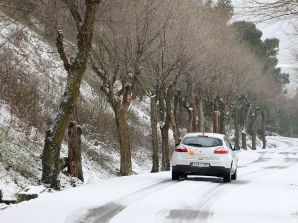 La Diputación extenderá 25 toneladas de sal diarias