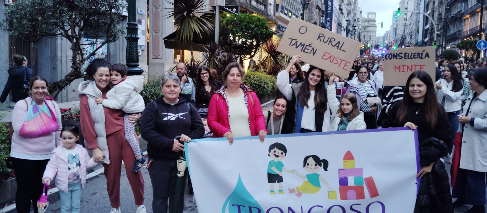 ANPA Troncoso, del CPI Mondariz Balneario, en la manifestación contra los recortes en educación de Vigo