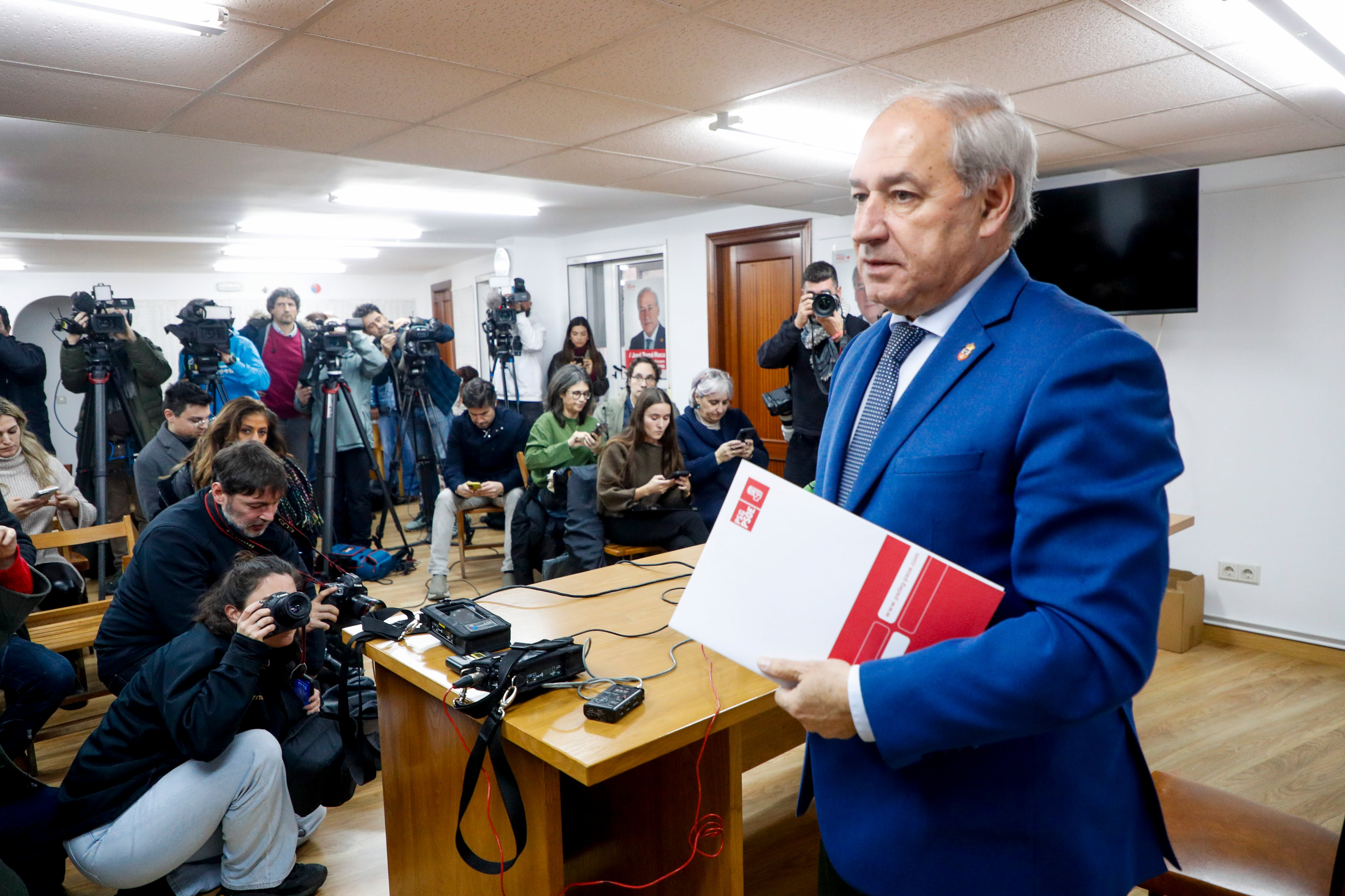 MONFORTE DE LEMOS, 10/12/2025.- El presidente de la Diputación de Lugo, secretario general del PSdeG en esa provincia y alcalde de Monforte de Lemos, José Tomé, ha asegurado este miércoles que todo lo que ha salido sobre acusaciones de acoso sexual contra él a través de los canales internos del partido es falso y ha anunciado que adoptará "acciones legales". EFE/ Pedro Eliseo Agrelo Trigo