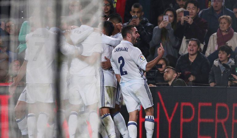 Carvajal dedica una peineta a la afición azulgrana