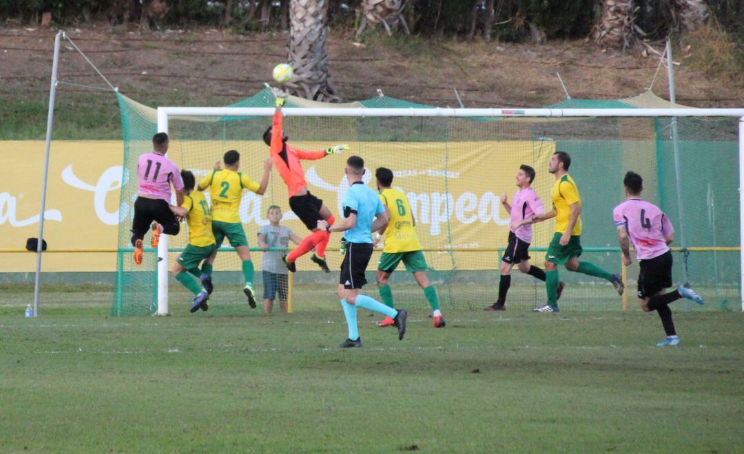 Zamora ante el Conil.