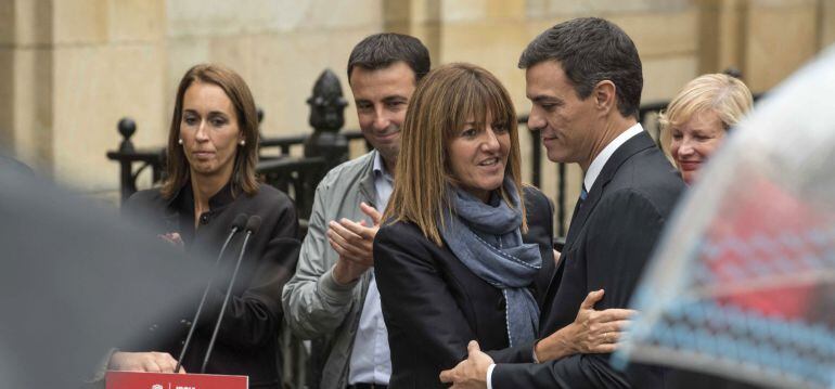 Pedro Sánchez e Idoia Mendia, durante un acto de campaña celebrado por los socialistas vascos en Gernika