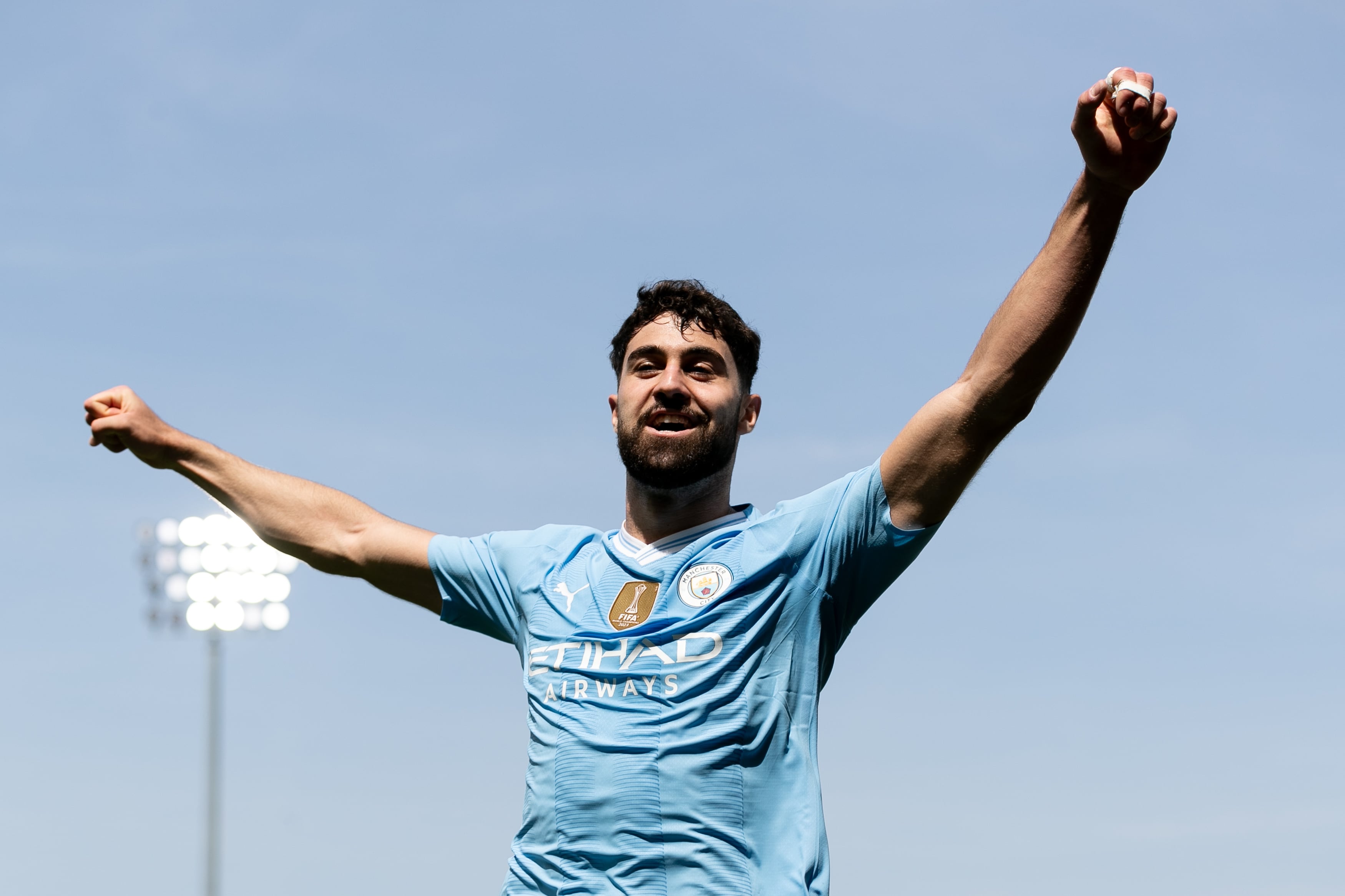 Josko Gvrdiol festeja su gol con el Manchester City ante el Fulham FC en la Premier League