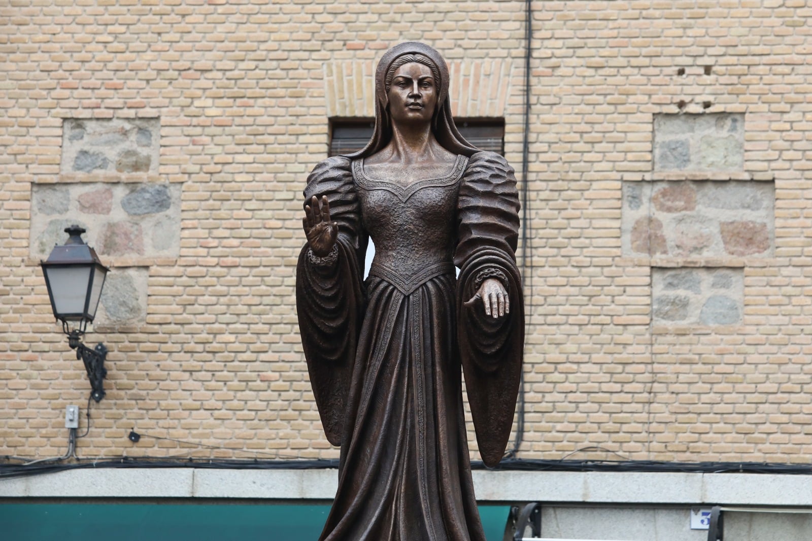 Inaugurada la estatua de María Pacheco, junto al Alcázar de Toledo