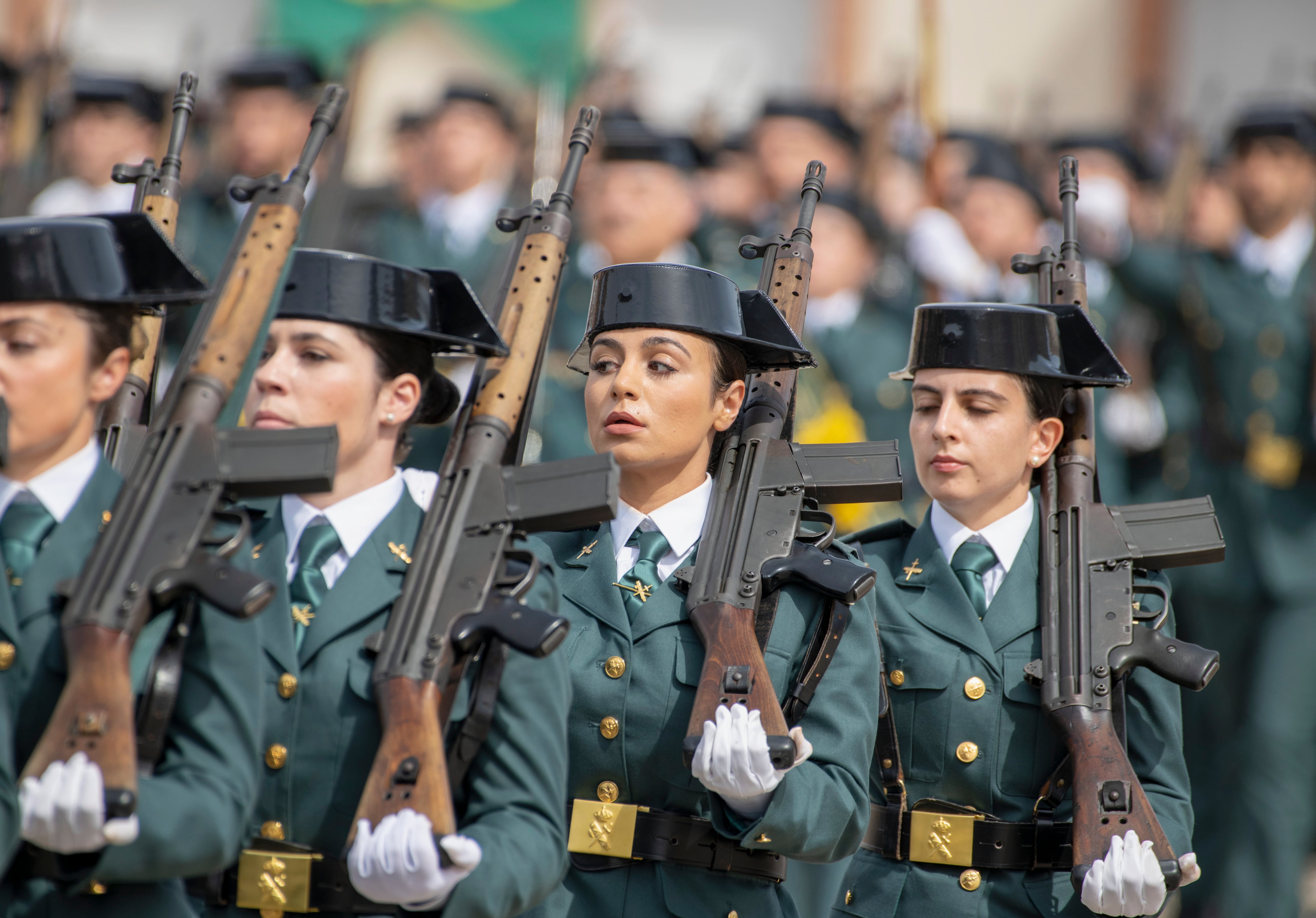 BAEZA (JAÉN), 31/03/2023.- Ceremonia de jura o promesa de los integrantes de la 128ª promoción de la Academia de la Guardia Civil de Baeza (Jaén), de los que GRAFAND9831.el 26 por ciento son mujeres, el porcentaje más elevado de la historia del centro, en un acto presidido por el ministro del Interior, Fernando Grande-Marlaska. EFE/ José Manuel Pedrosa
