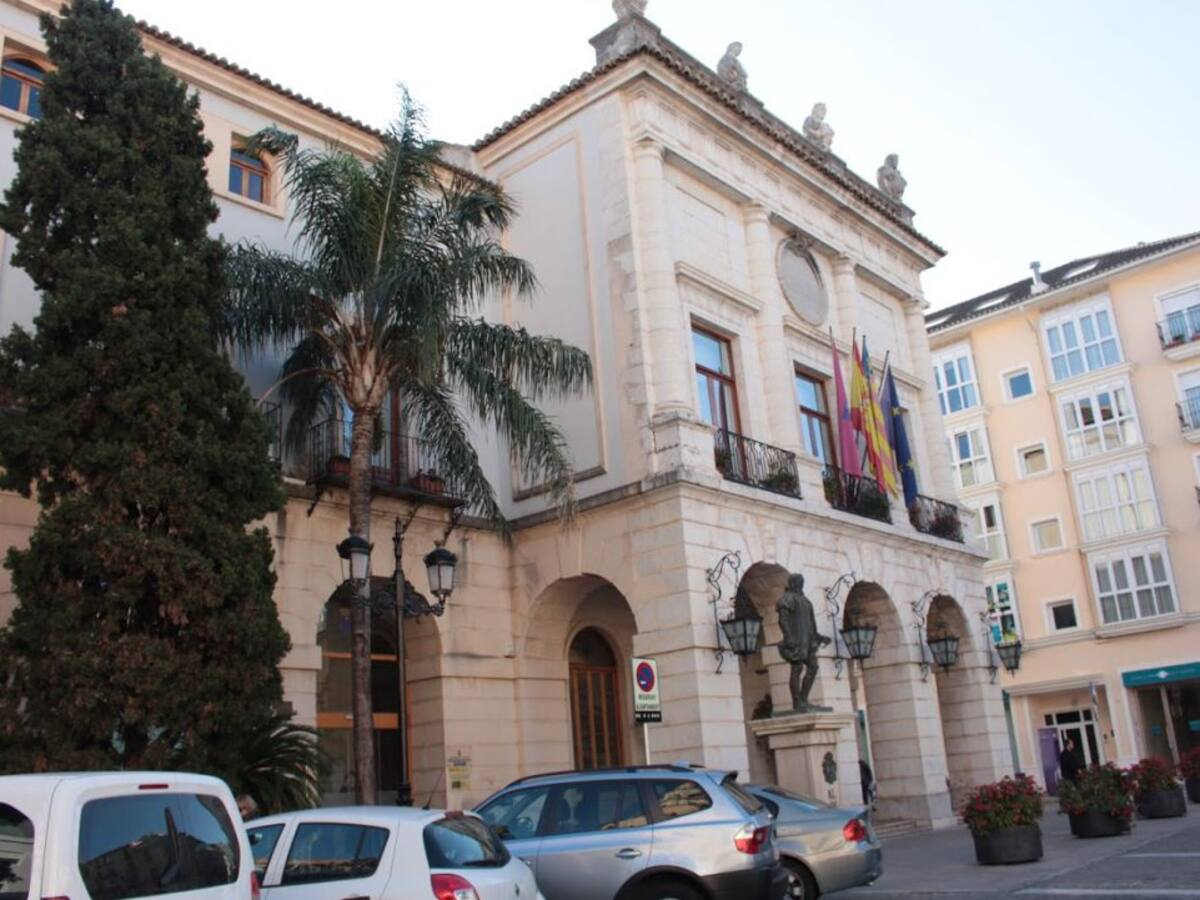 El Ayuntamiento de Gandia tardará tres legislaturas, es decir 12 años, en normalizar la deuda municipal