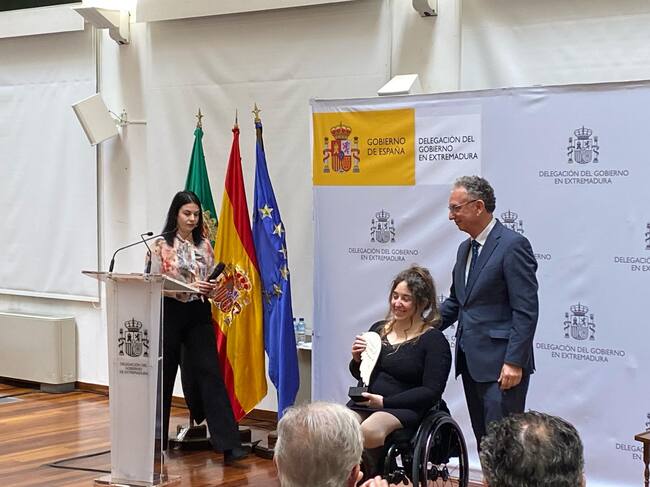 Entrega del premio "Mujeres que rompen" 2025 a Loida Zabala