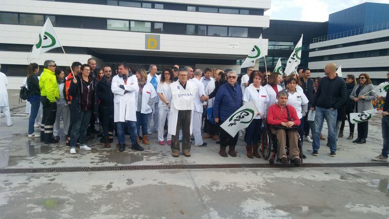 Imagen de la protesta delante del Hospital Can Misses