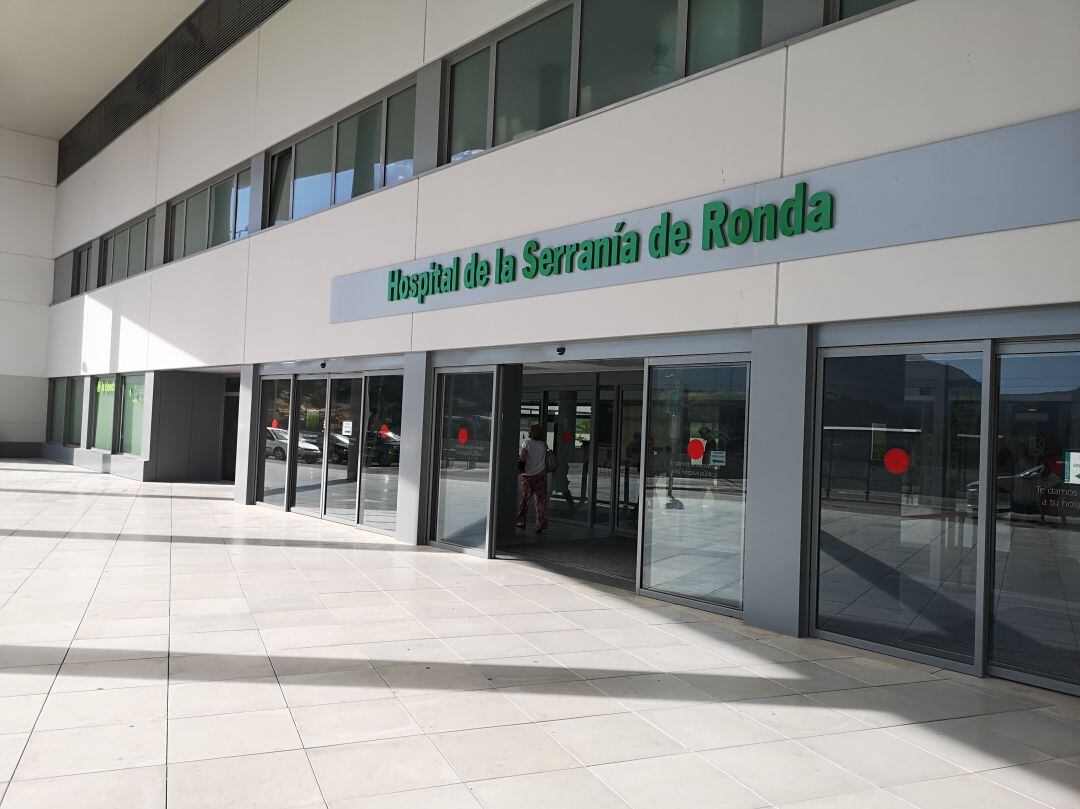 Puerta de acceso al Hospital de la Serranía de Ronda