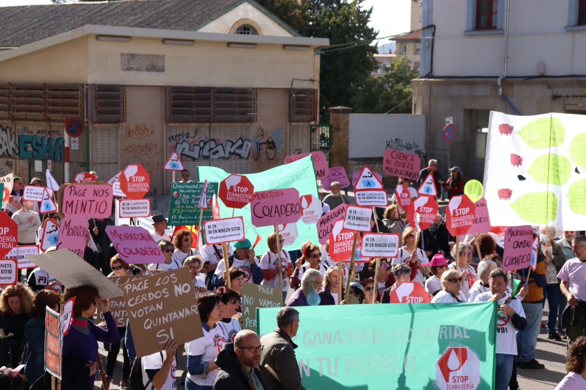 La marcha partió de la estación de tren convencional hasta la Plaza de España