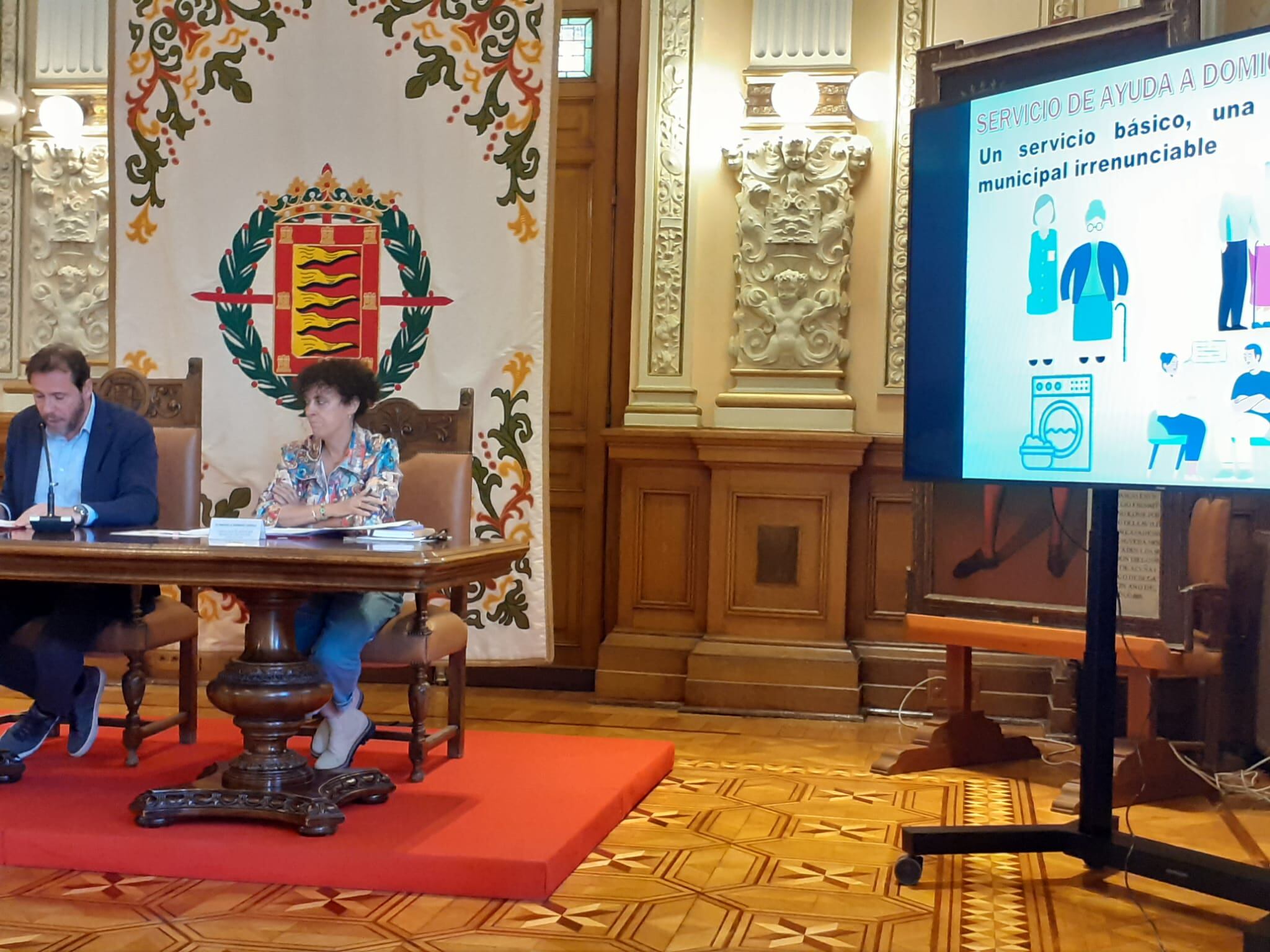 Óscar   Puente en la rueda de prensa