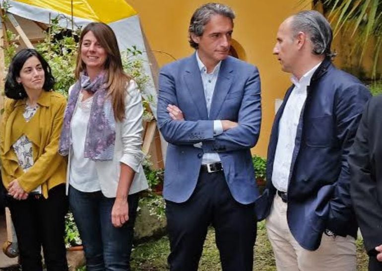 Imagen de archivo de Noelia Espinosa junto al entonces alcalde de Santander, Íñigo de la Serna.