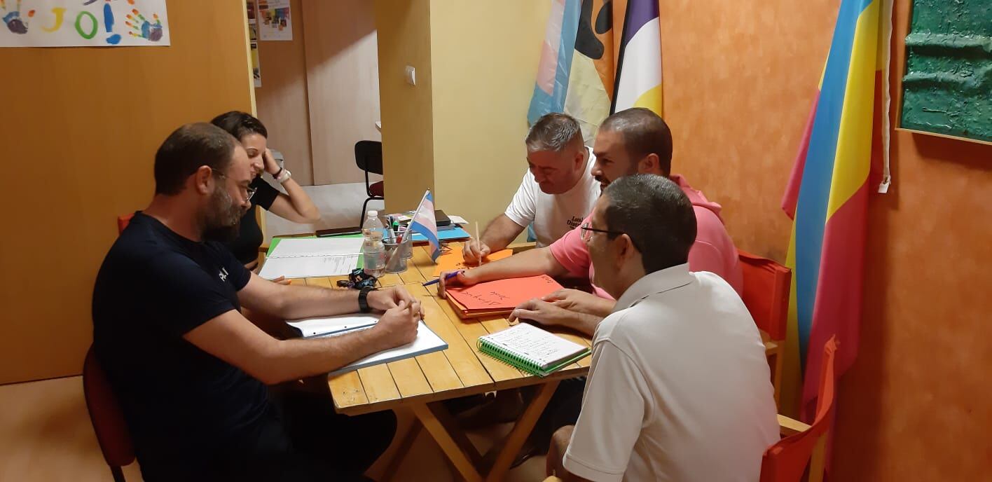 Reunión de trabajo de Ponts d'Igualtat con técnicos y policías especializados en unidades de delitos de odio e inclusión social en Alcoy