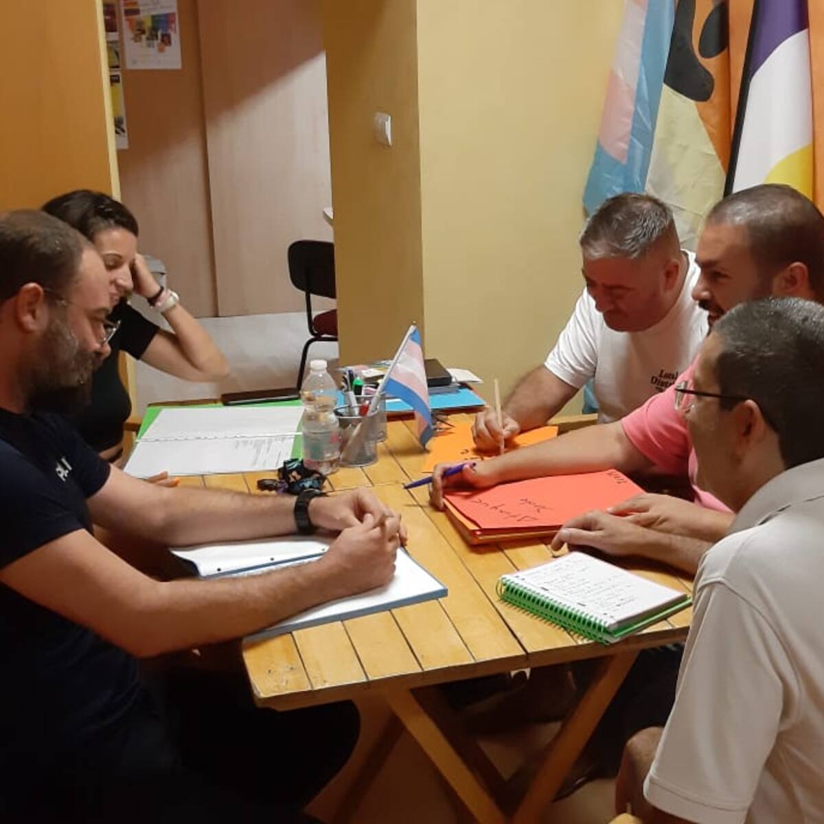 Ponts d’Igualtat pide un grupo especializado en la policía de Alcoy ante el aumento de mensajes de odio