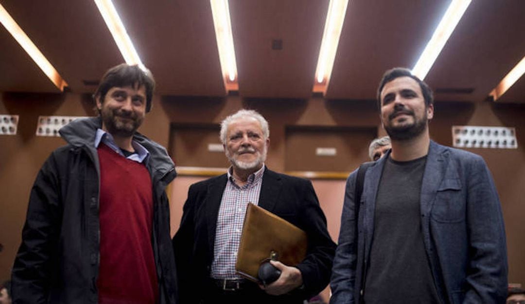 Julio Anguita en la previa de un acto en Córdoba con Rafa Mayoral de Podemos y Alberto Garzón de Izquierda Unida