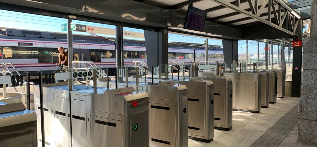 Tornos en la estación de Cercanías de Colmenar Viejo