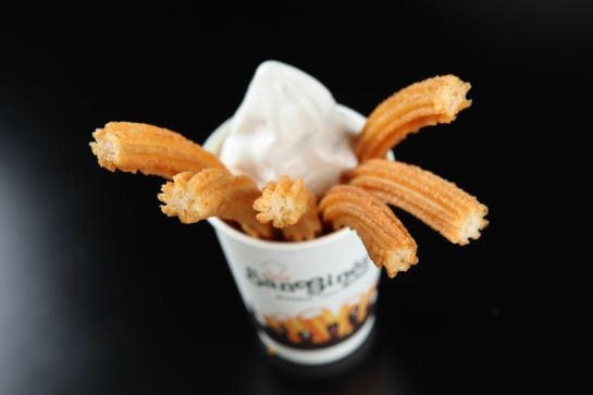 Helado con churros (chinos) de San Ginés.