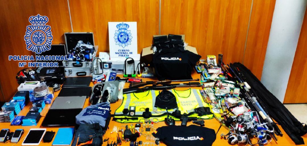 Efectos intervenidos y que utilizaban los tres hombres para robar.