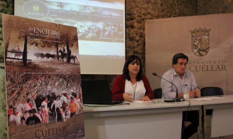 Cartel y página web de los encierros de Cuéllar