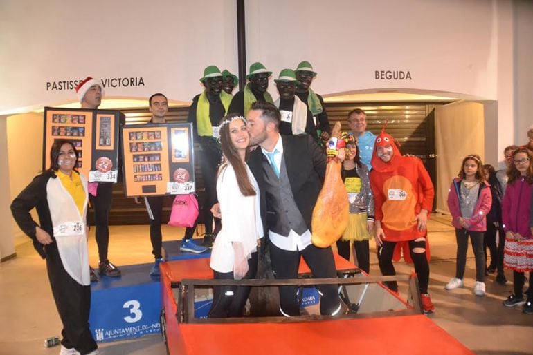 El podium de los mejores disfraces de la VI San Silvestre de Ondara.