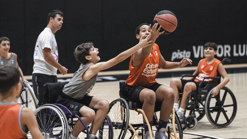 Colaboración entre ASPROMIVISE y el València Basket (Fuente: ASPROMIVISE)