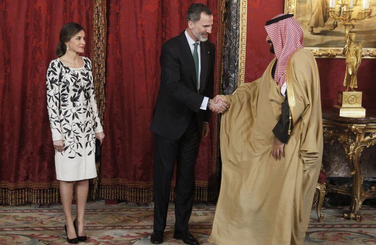 El rey Felipe VI, la reina Leitizia y el heredero saudí Mohammad bin Salman 