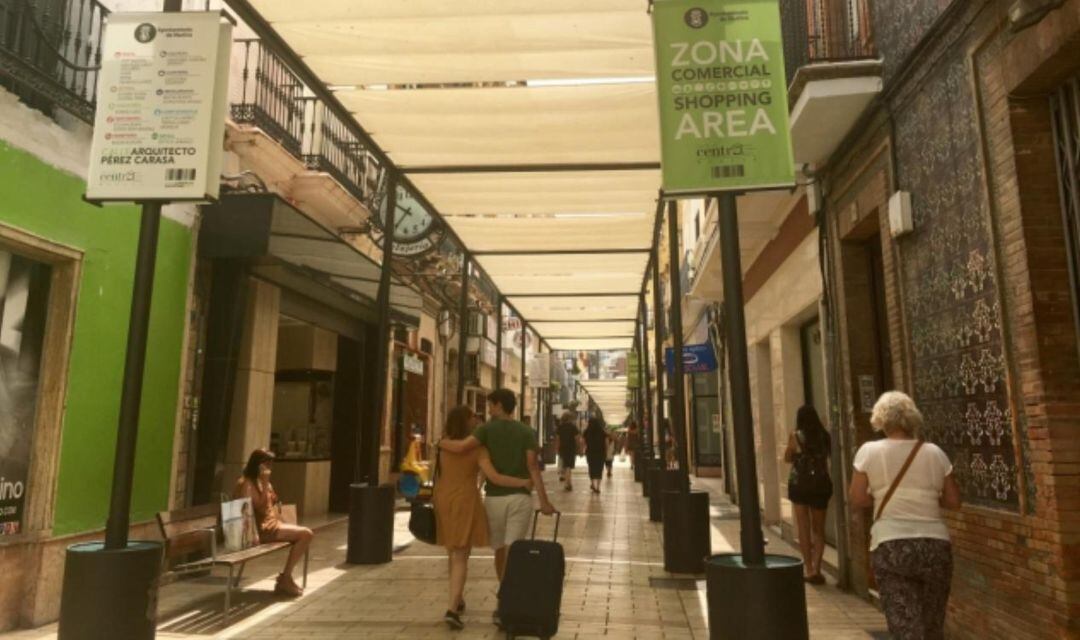 La calle Concepción, ejemplo del pequeño comercio en Huelva.