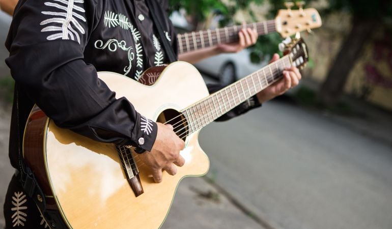 Los mariachis acudirán a la oficina del agresor para animarle el día.