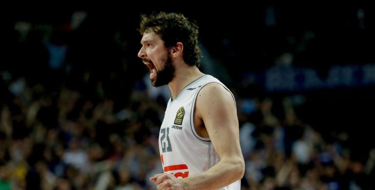 Sergio Llull celebra un tanto durante el partido del Top-16 de la Euroliga contra el Khimki