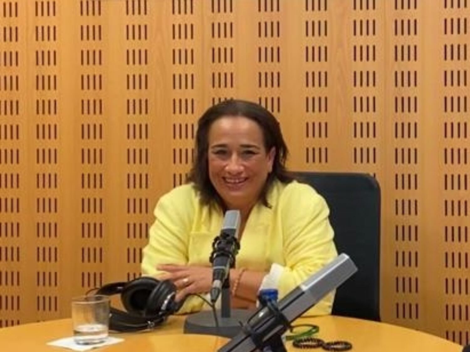 Rafaela Romero en los estudios de Radio San Sebastián.