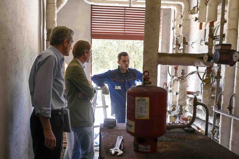 Instante de renovación en el cambio de caldera del José Bergamín