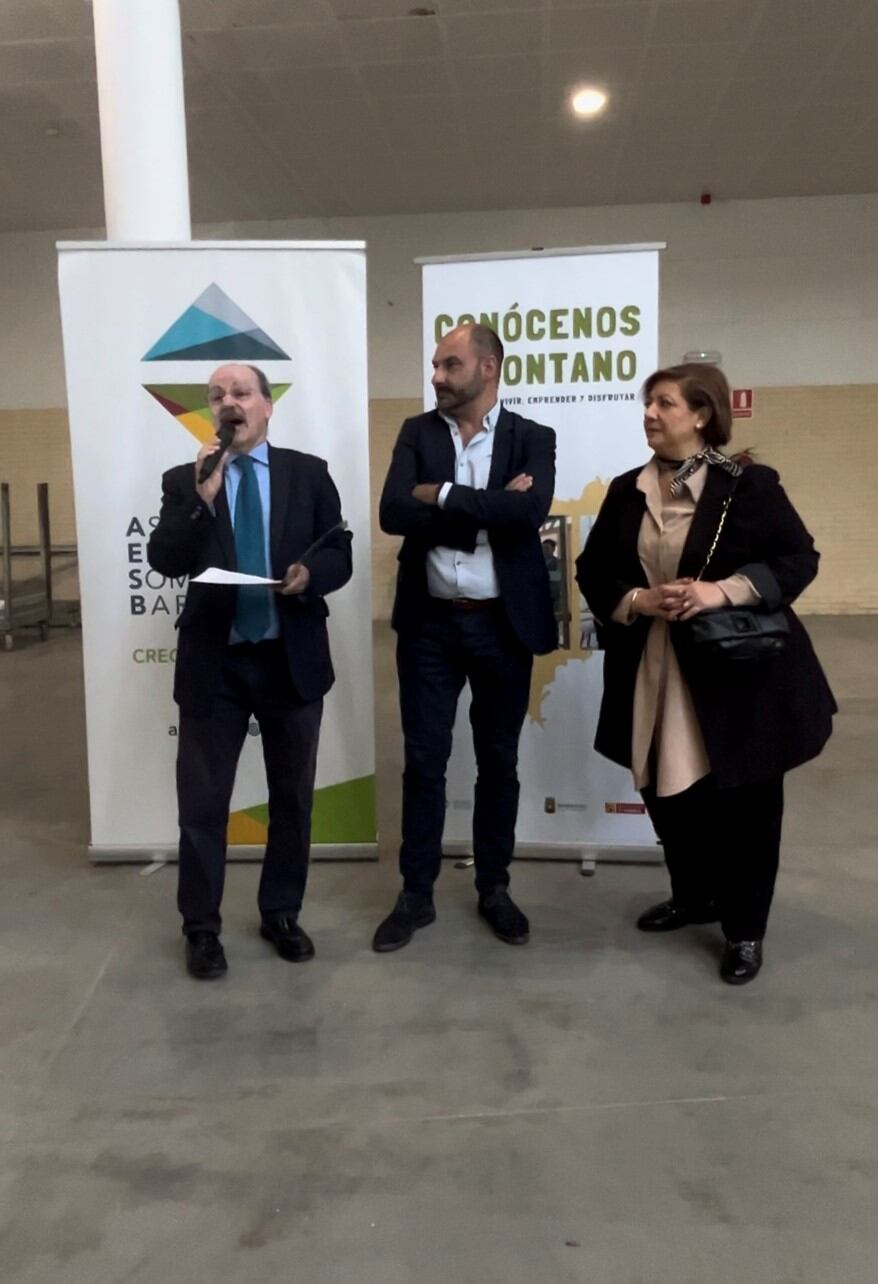 José Antonio Pérez, Fernando Torres y Silvia Ramírez han dado la bienvenida a los alumnos y profesionales