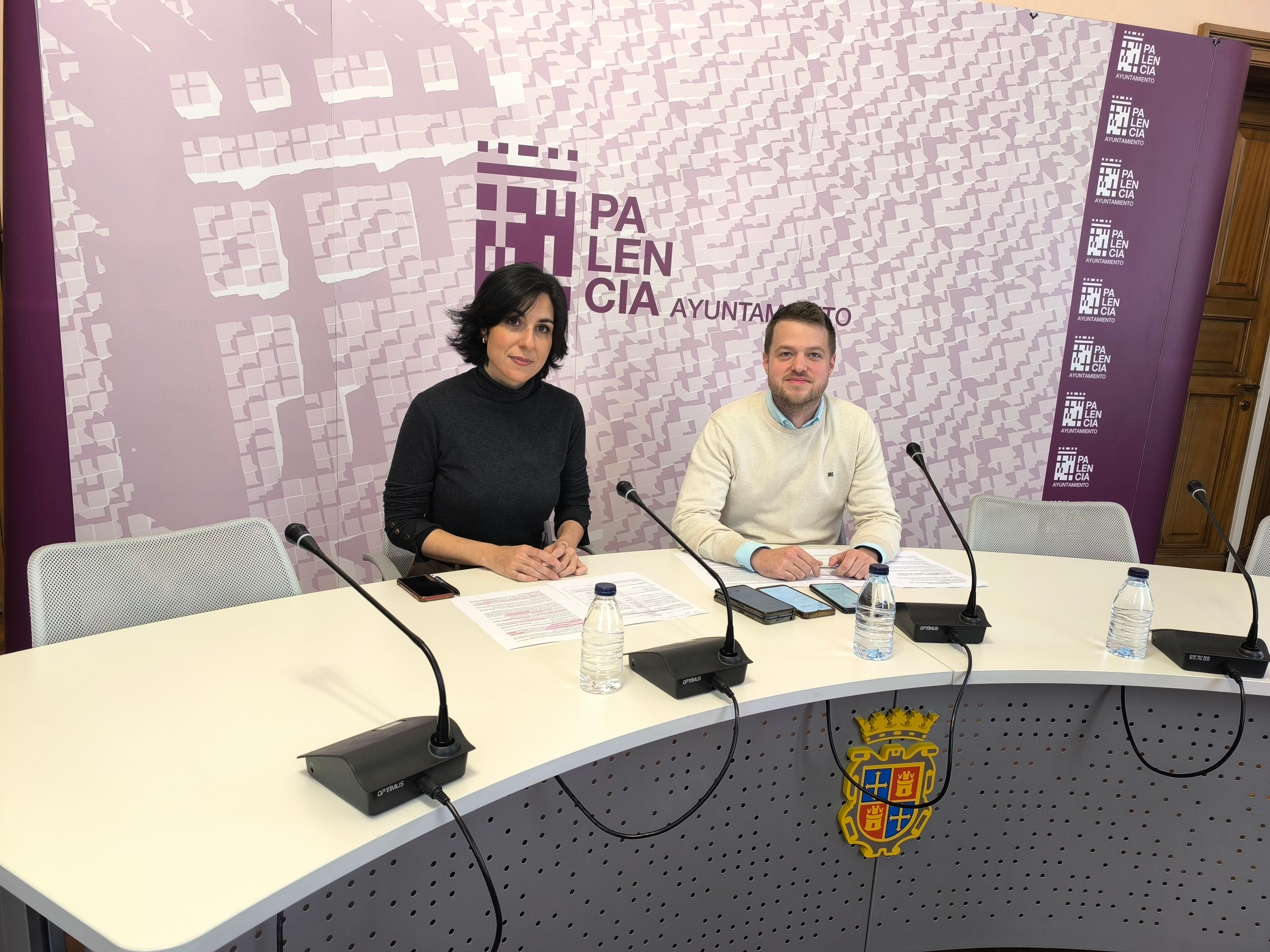 Marta Font y Álvaro Bilbao presentan el acuerdo de Presupuestos en el Ayuntamiento de Palencia