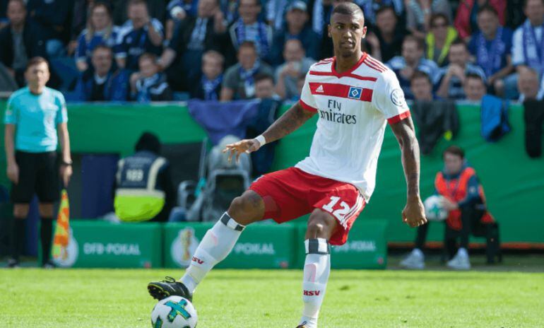 Walace Souza, durante un partido con la camiseta del Hamburgo.