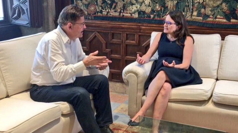 El president de la Generalitat, Ximo Puig, y la vicepresidenta del Consell, Mónica Oltra en una reunión privada