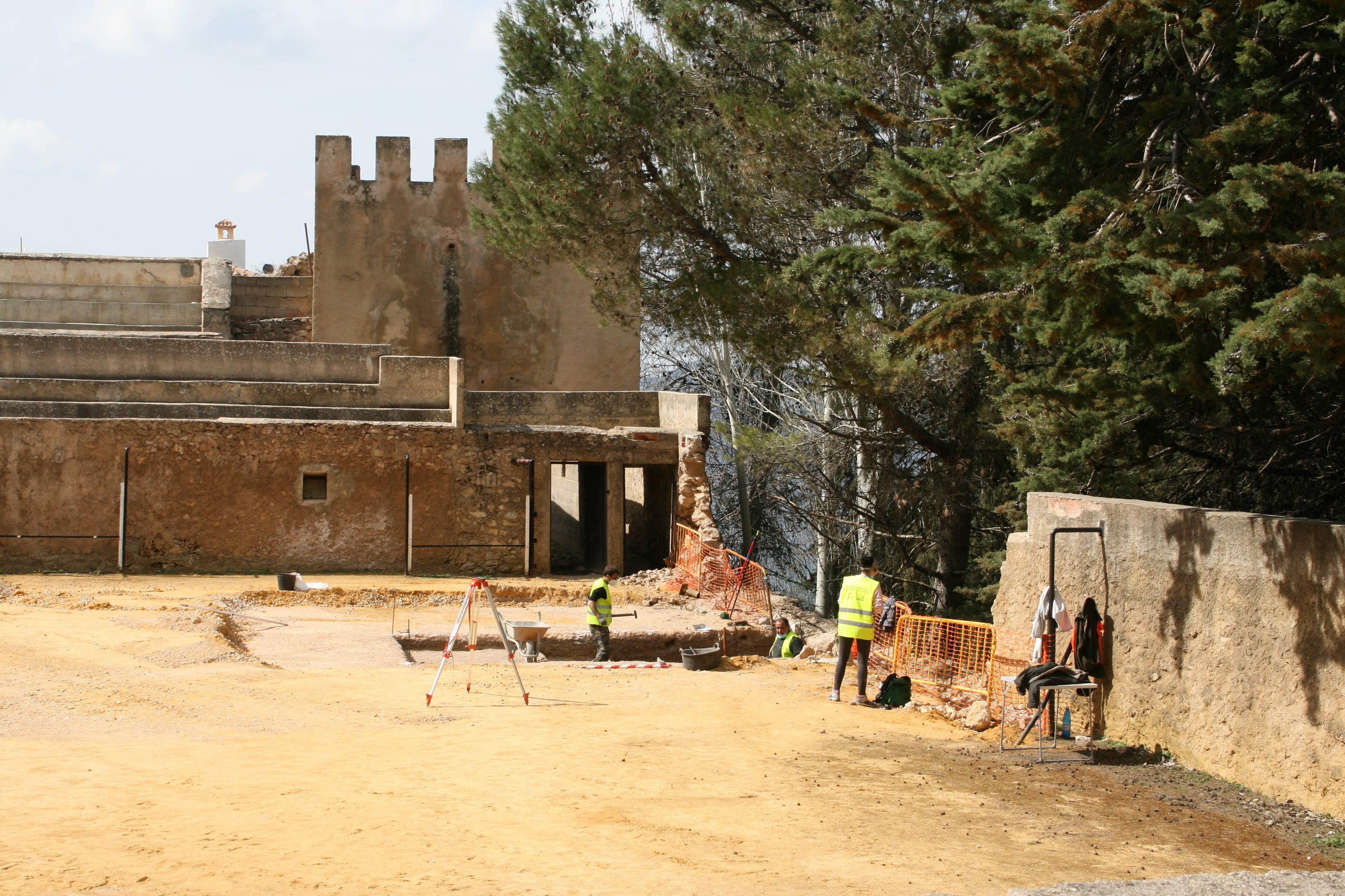 Trabajos arqueológicos en el coso de Segura de la Sierra.