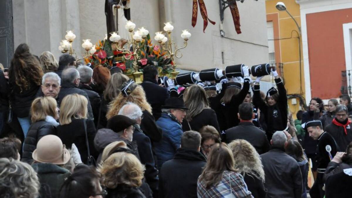 Aumento de la seguridad en la entrada de San Antón a la Iglesia