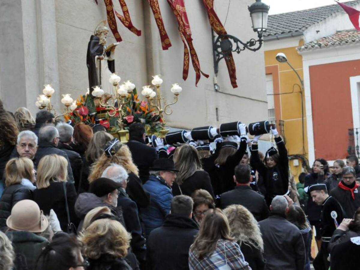 Aumento de la seguridad en la entrada de San Antón a la Iglesia