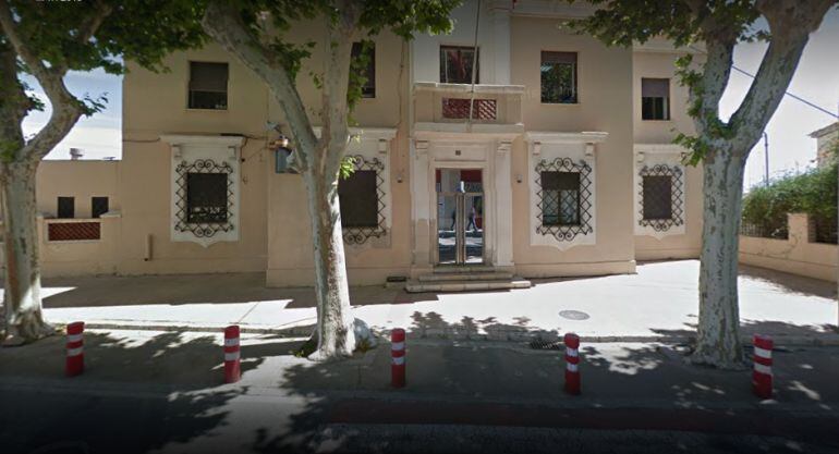 Imagen exterior de la Comisaría de la Policía Nacional de Dénia.