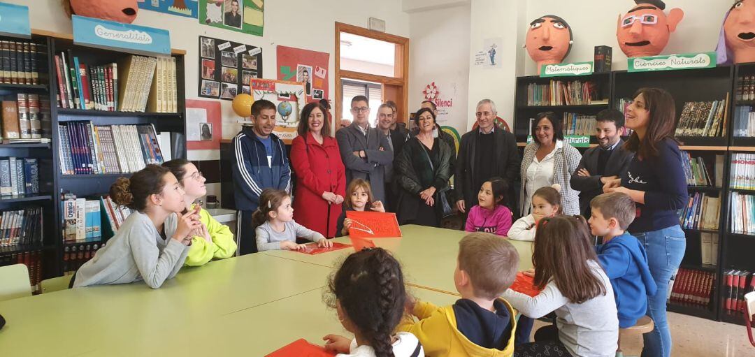 Imagen archivo de la visita del Conseller al CEIP St. Vicent Ferrer en febrero de 2020